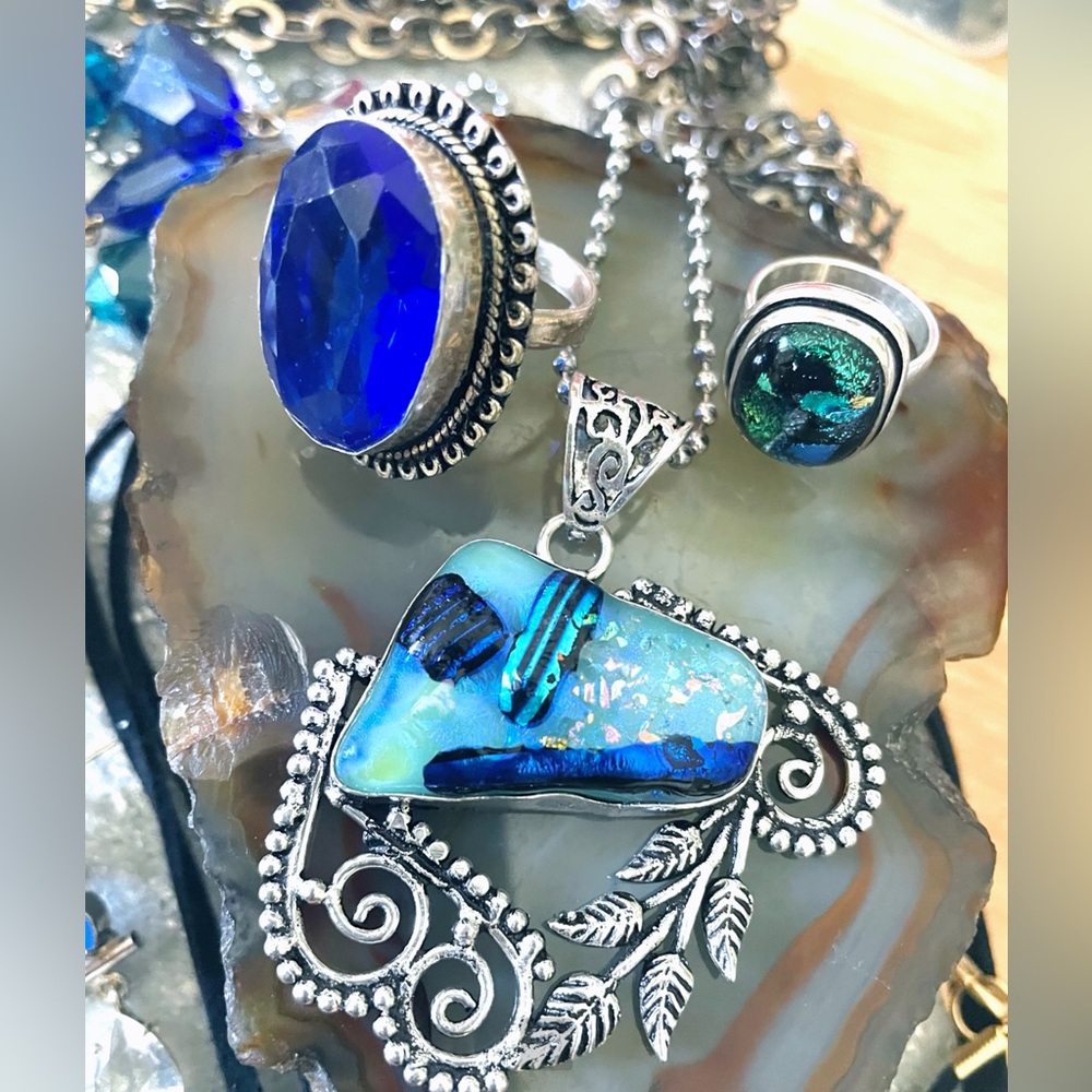Contemporary Modern Jeweled Cobalt Blue BIB Style Gold Chain Elegant Necklace - Picture 9 of 11